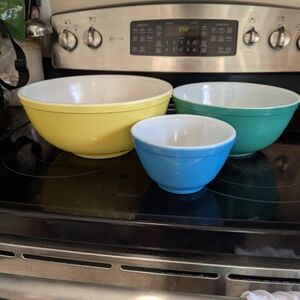 Vintage Pyrex Nesting Bowls